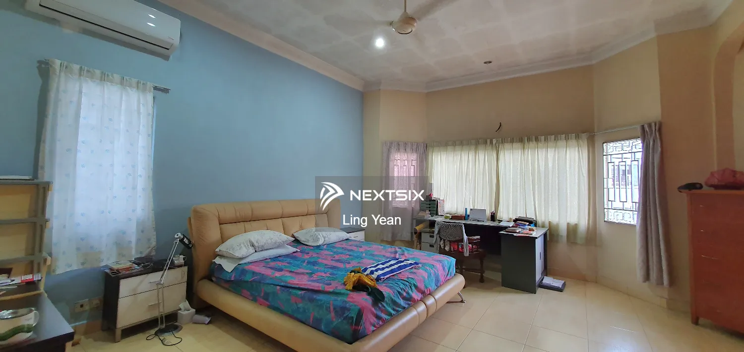 Semi-detached House For Sale in Damansara Jaya Selangor - Image 10