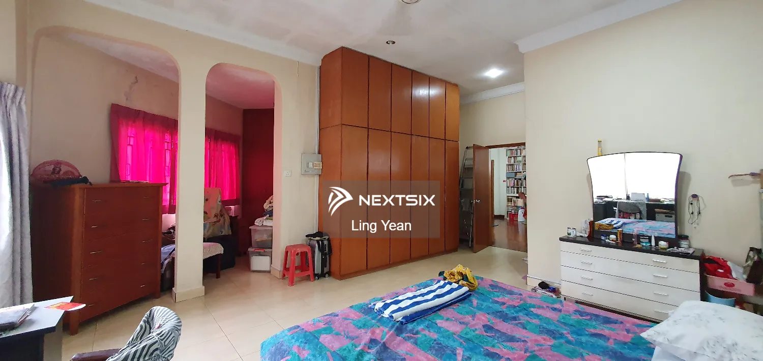 Semi-detached House For Sale in Damansara Jaya Selangor - Image 11