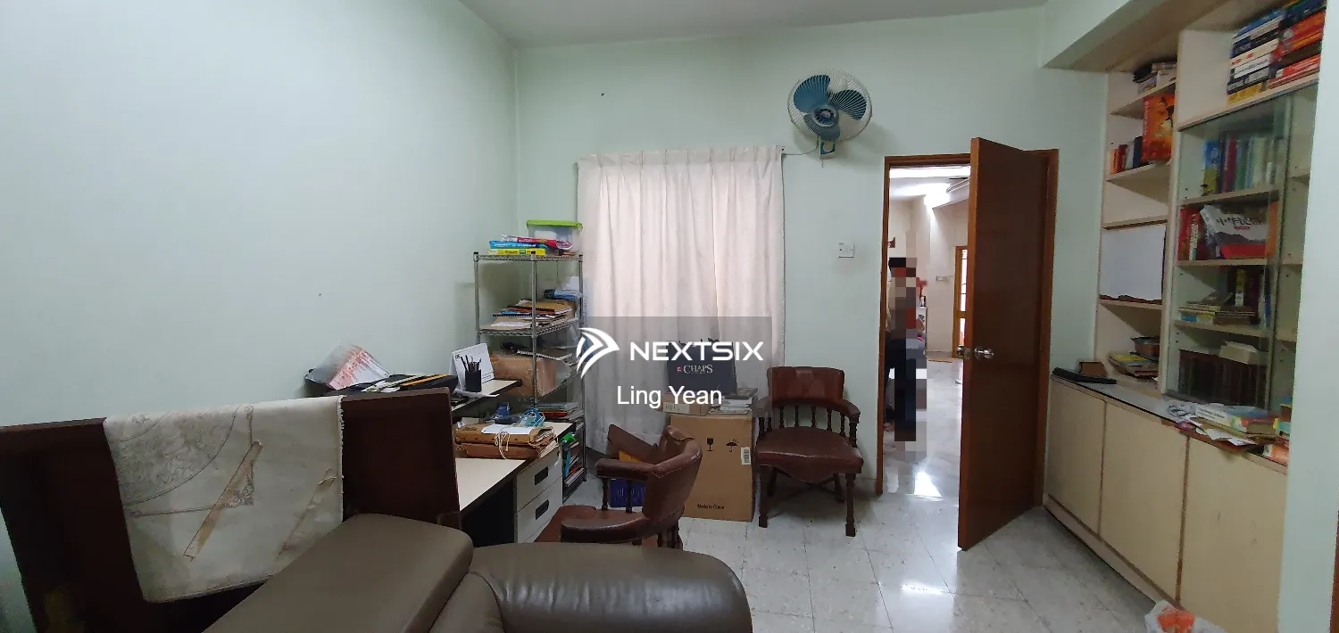 Semi-detached House For Sale in Damansara Jaya Selangor - Image 5