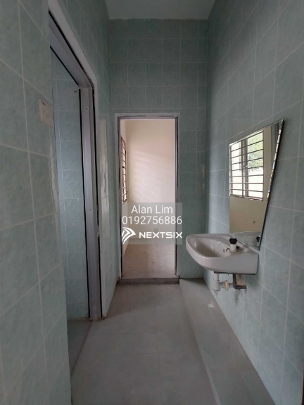 Semi-detached House For Sale in Klang Selangor - Image 9
