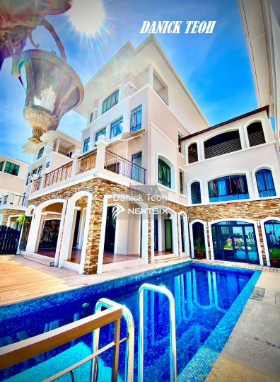 Bungalow For Sale in Batu Ferringhi Penang