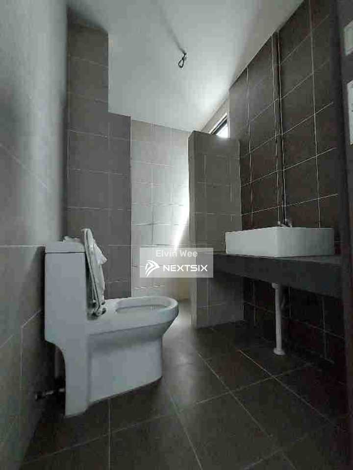 1.5-sty Terrace/Link House For Sale in Kuching Sarawak - Image 11