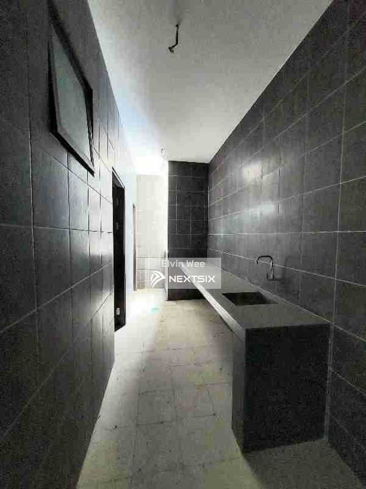 1.5-sty Terrace/Link House For Sale in Kuching Sarawak - Image 5