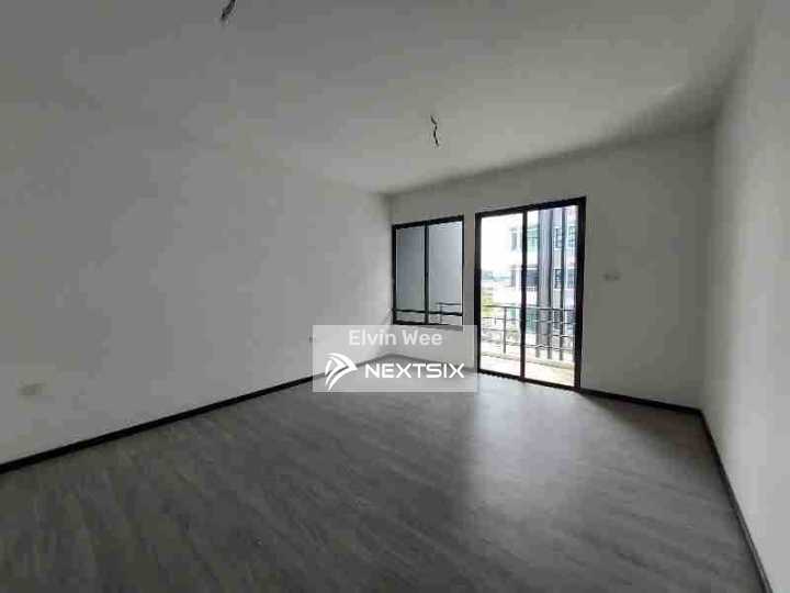 1.5-sty Terrace/Link House For Sale in Kuching Sarawak - Image 7