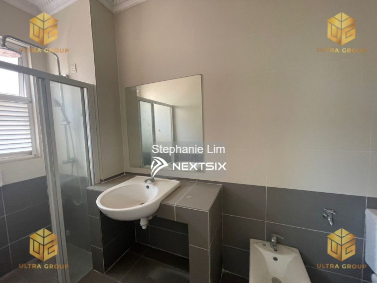 3-sty Superlink House For Sale in Setia Alam Selangor - Image 10