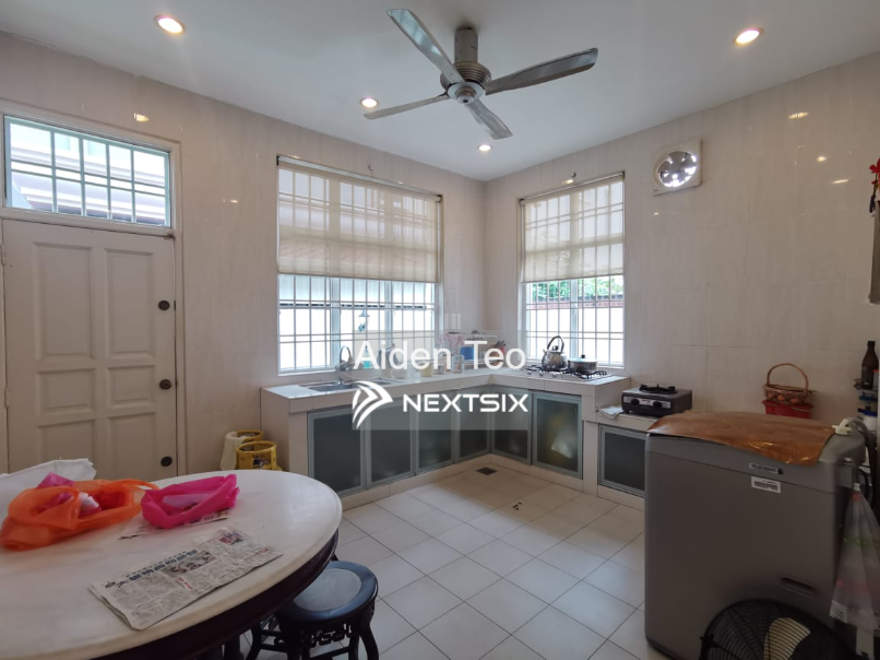 Bungalow For Sale in Semabok Melaka - Image 10