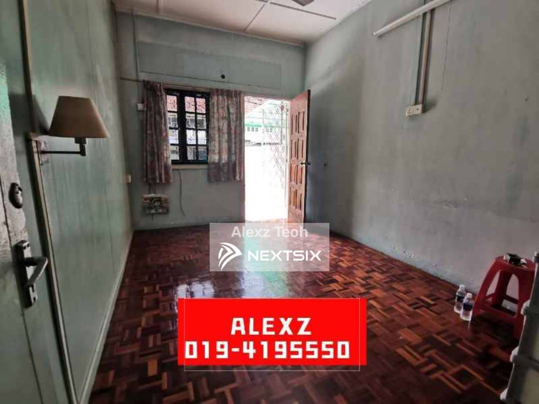 2-sty Terrace/Link House For Sale in Tanjung Bungah Penang - Image 6