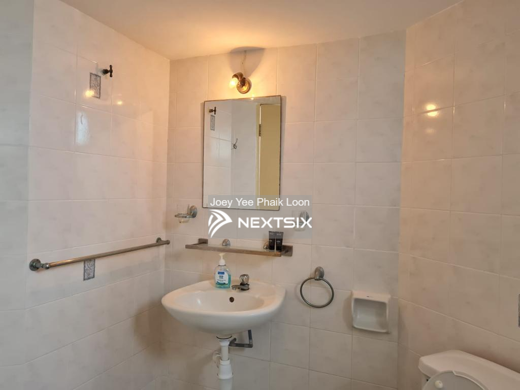 Condominium For Rent in Batu Ferringhi Penang - Image 7