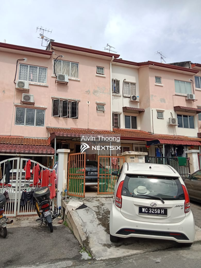 Townhouse For Sale in Balakong Selangor