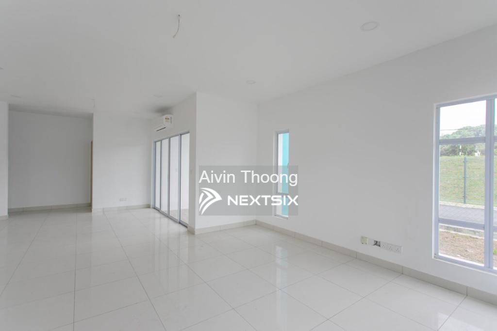 3-sty Superlink House For Sale in Semenyih Selangor - Image 7