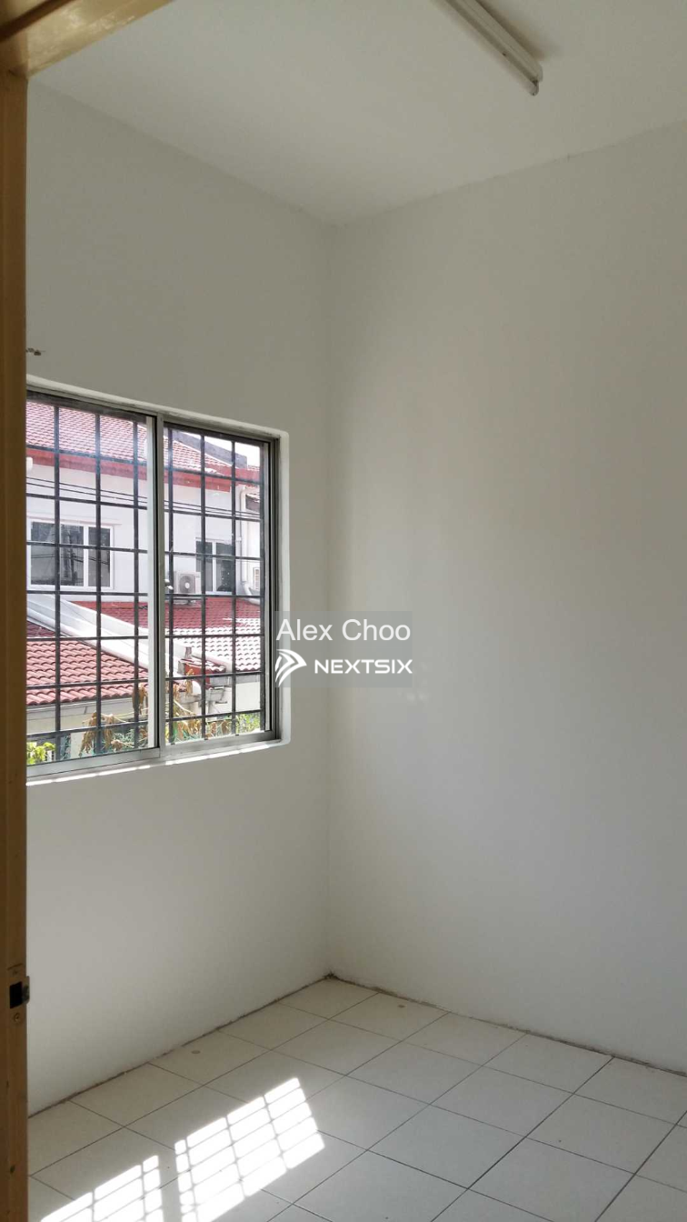 2-sty Terrace/Link House For Sale in Seri Kembangan Selangor - Image 8