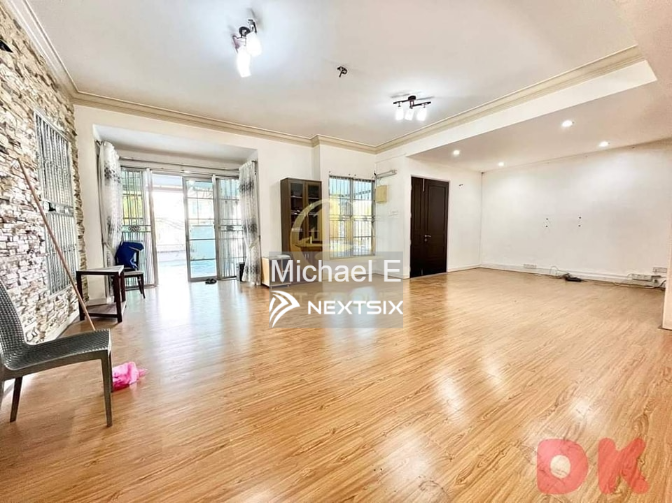 Semi-detached House For Sale in Bandar Botanic Selangor