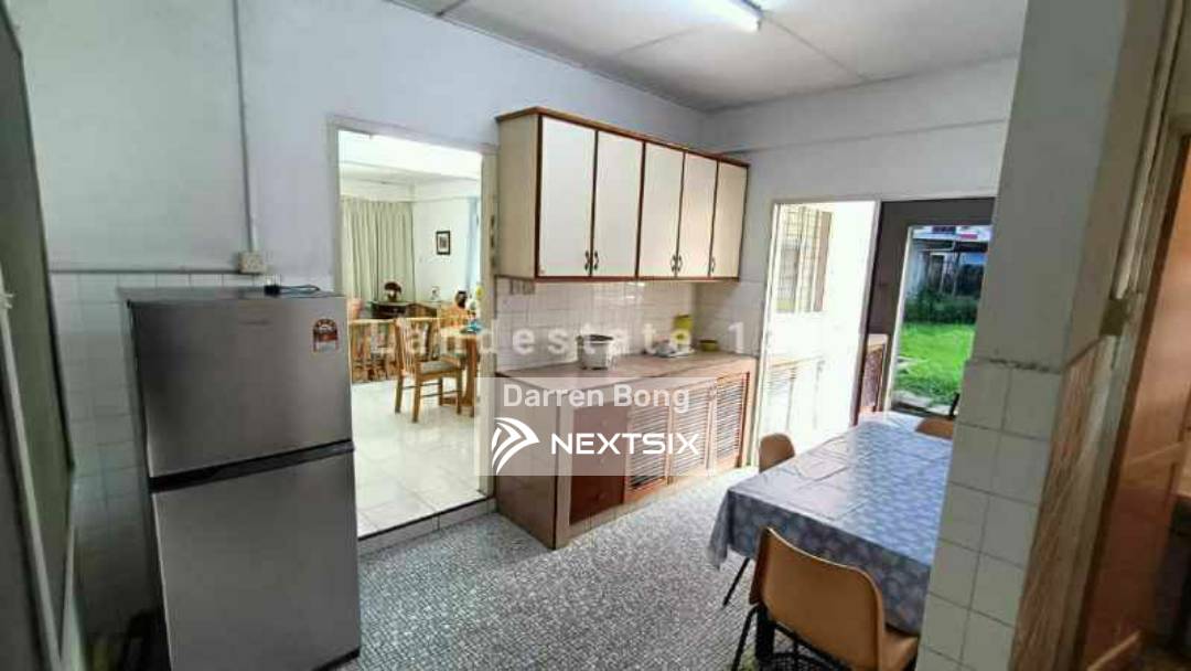 Semi-detached House For Rent in Kuching Sarawak - Image 9