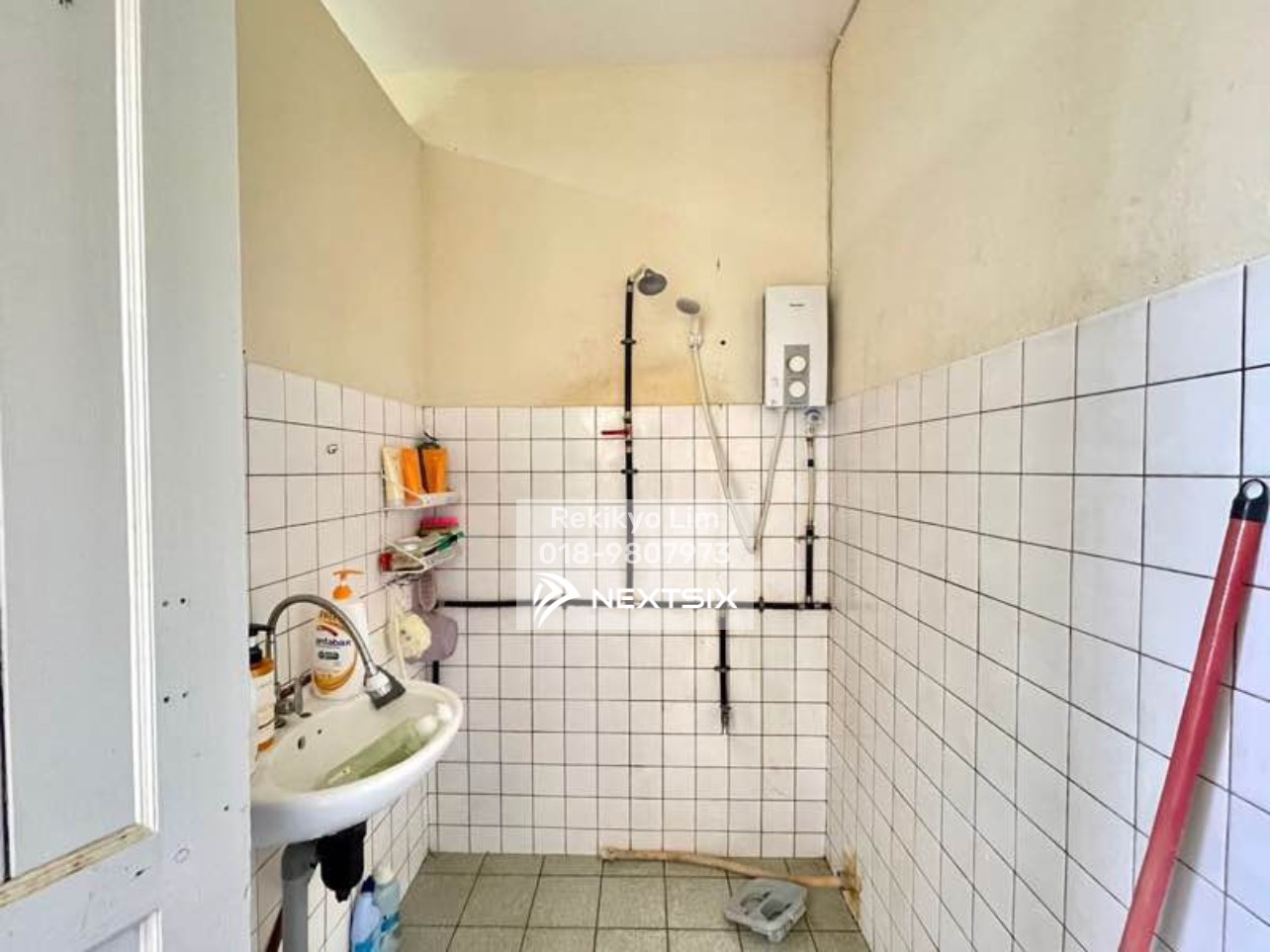 Semi-detached House For Sale in Kuching Sarawak - Image 10