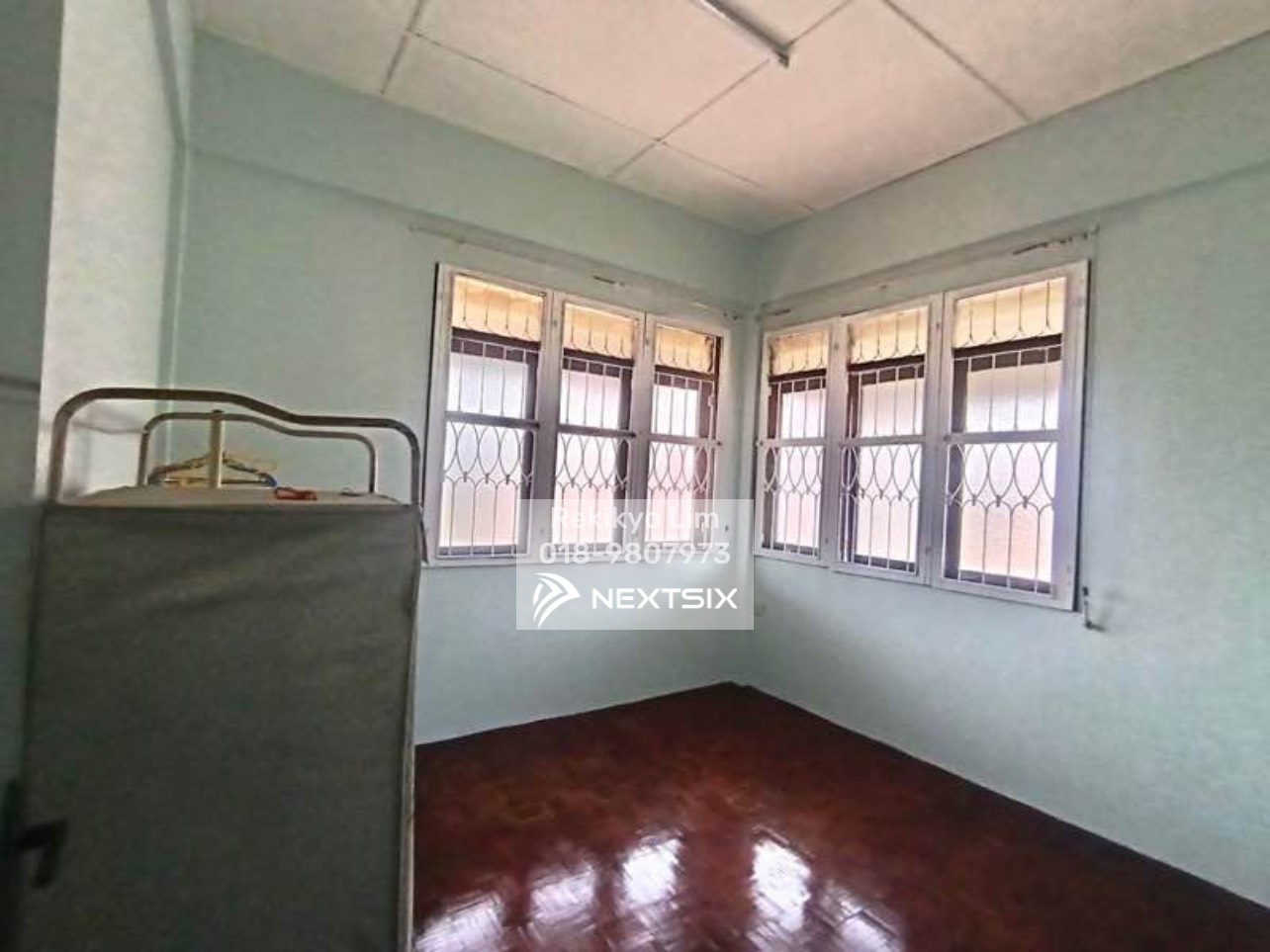 Semi-detached House For Rent in Kuching Sarawak - Image 5