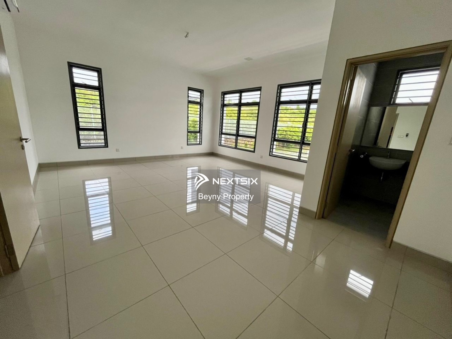 Semi-detached House For Sale in Tebrau Johor - Image 10