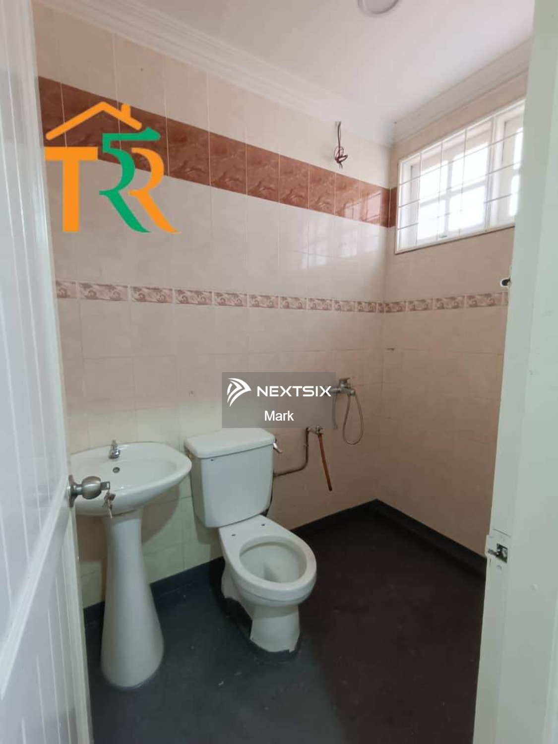 Semi-detached House For Sale in Kuching Sarawak - Image 11