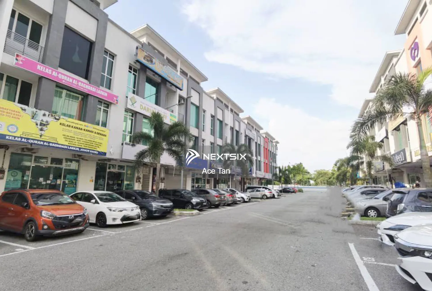 Larkin Jaya - 3 Storey Shopot
