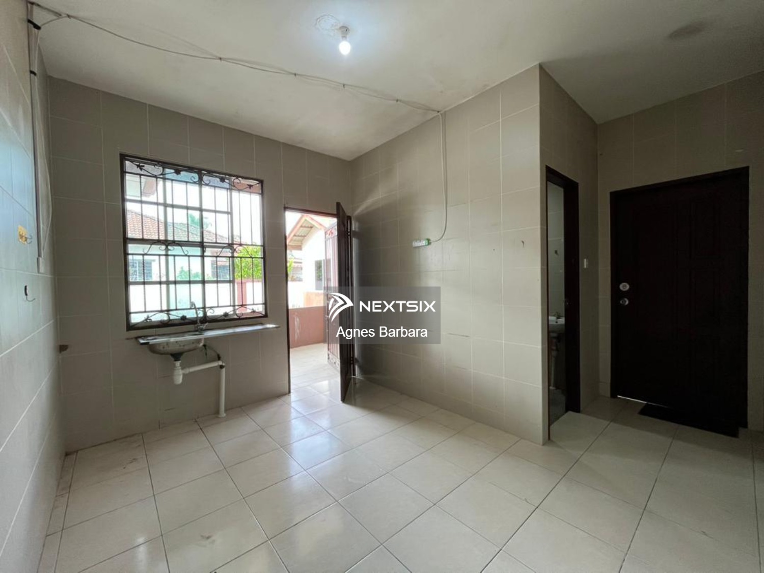 Semi-detached House For Rent in Kuching Sarawak - Image 5