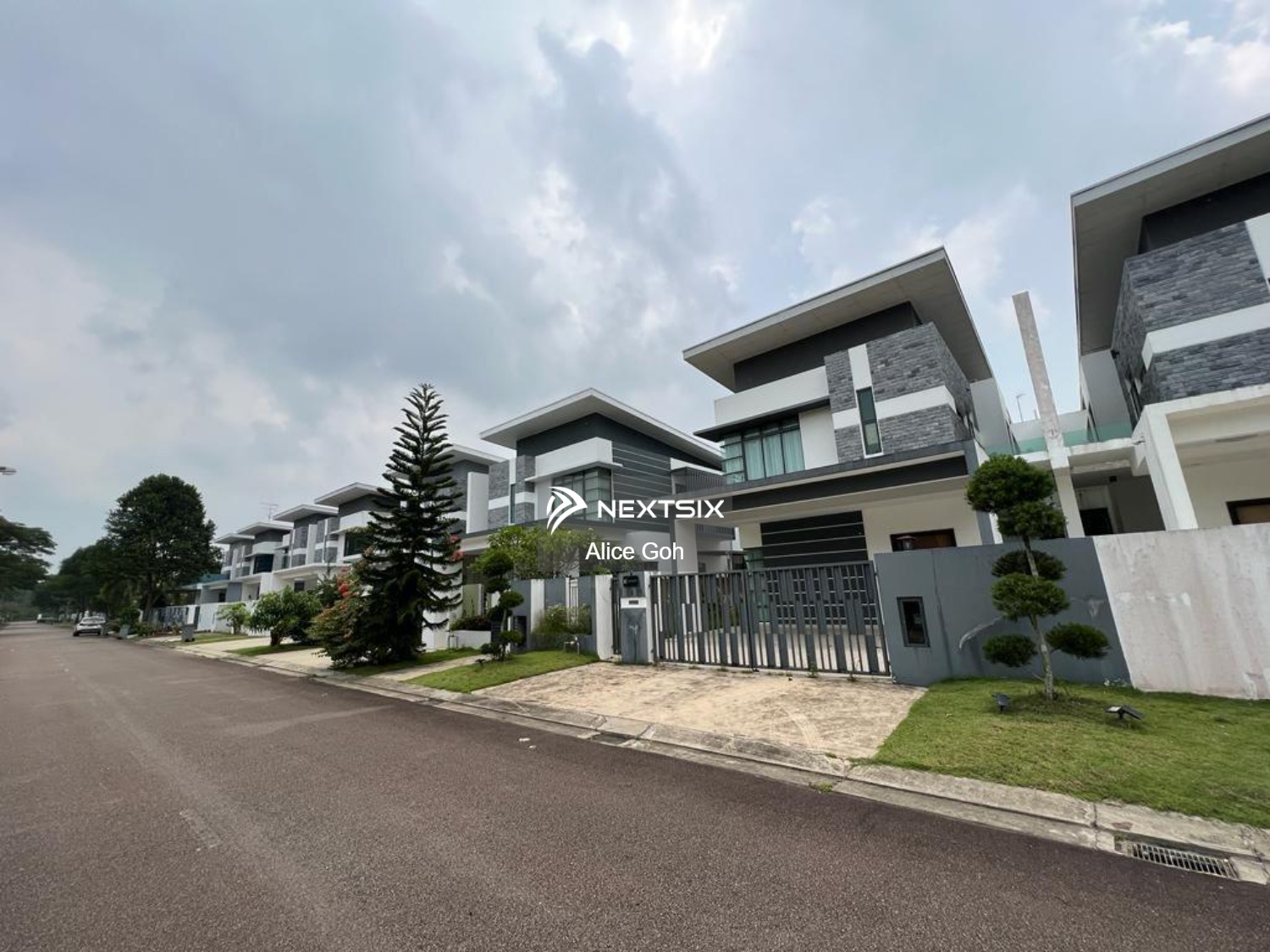 Semi-detached House For Sale in Ayer Baloi Johor - Image 5