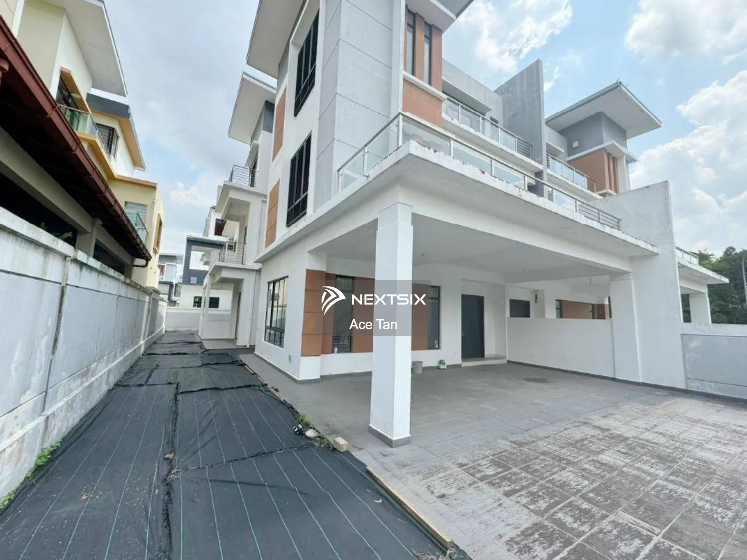 Taman Desa Tebrau - 3 Storey Semi Detached House