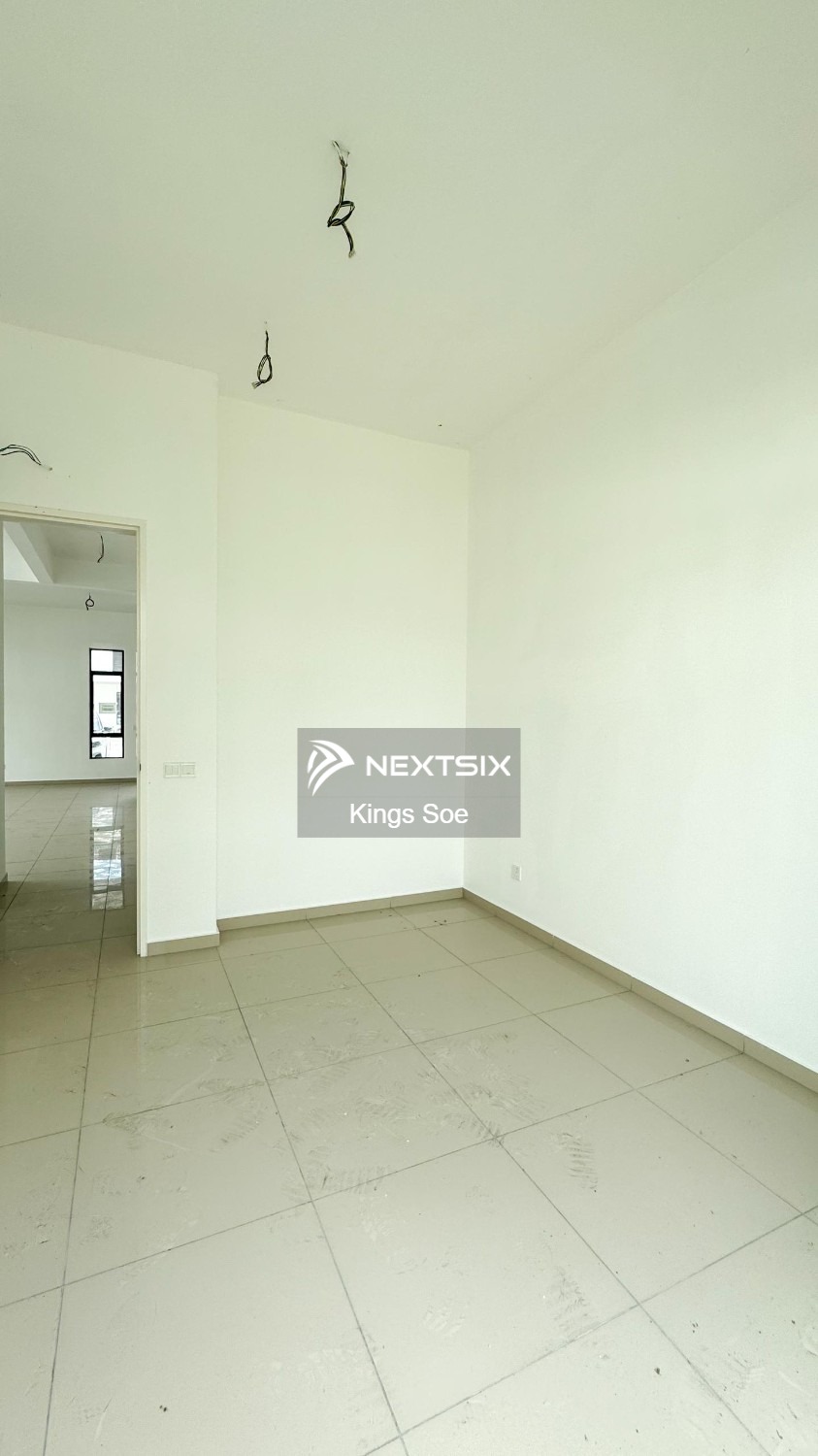 Semi-detached House For Sale in Bandar Puncak Alam Selangor - Image 8