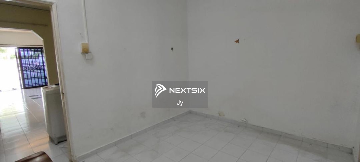 1-sty Terrace/Link House For Sale in Plentong Johor - Image 6