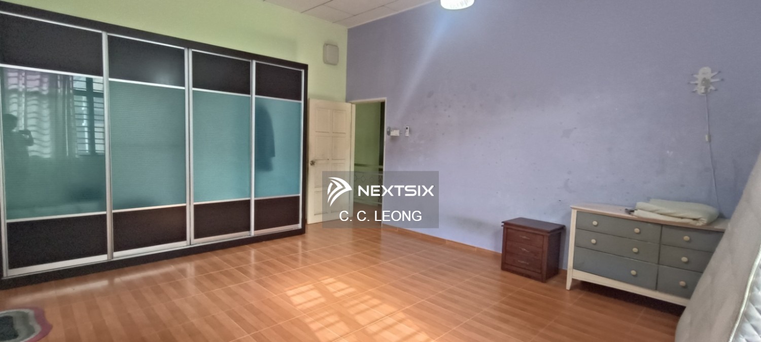 Bungalow For Sale in Bukit Katil Melaka - Image 6