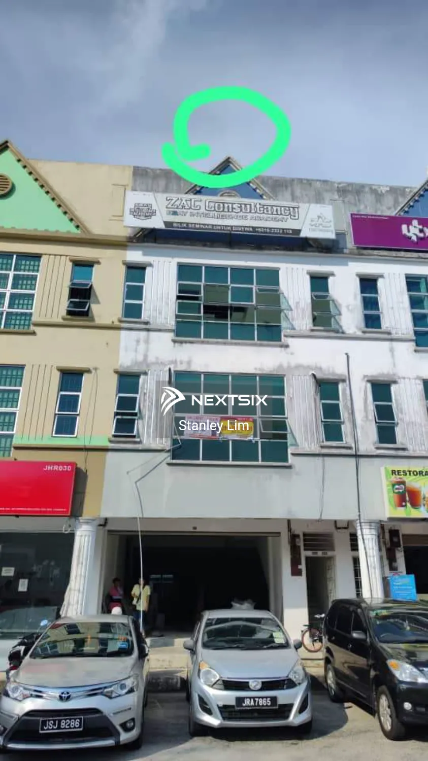 3 storey shoplot