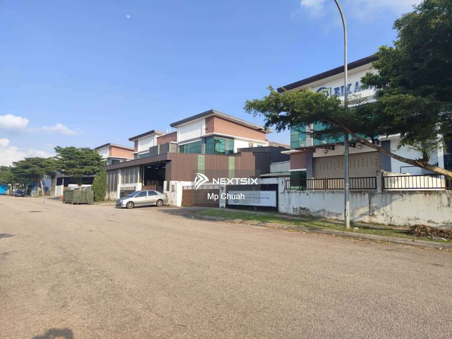 Kempas Utama 1.5 Storey Cluster Factory