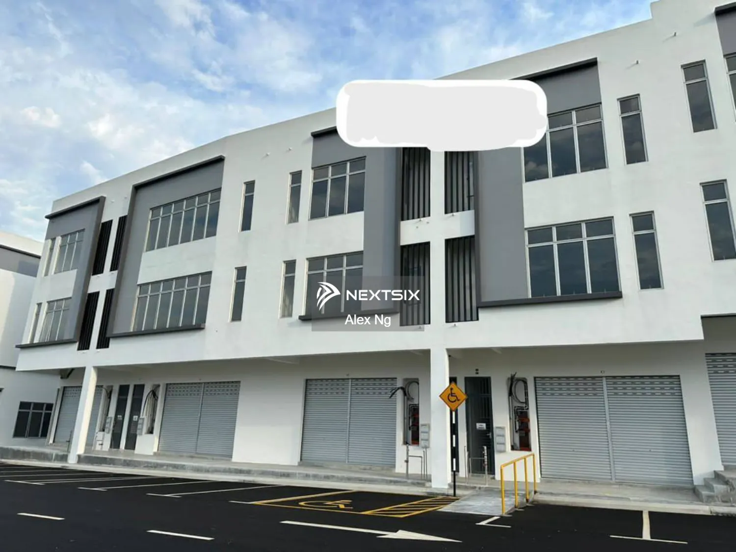 Austin Crest 3 Storey Shop For Rent