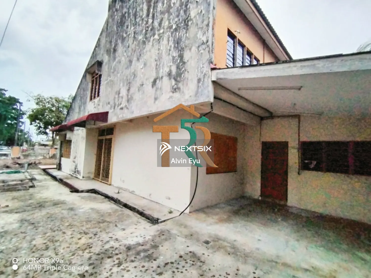 1-storey semi-detached house