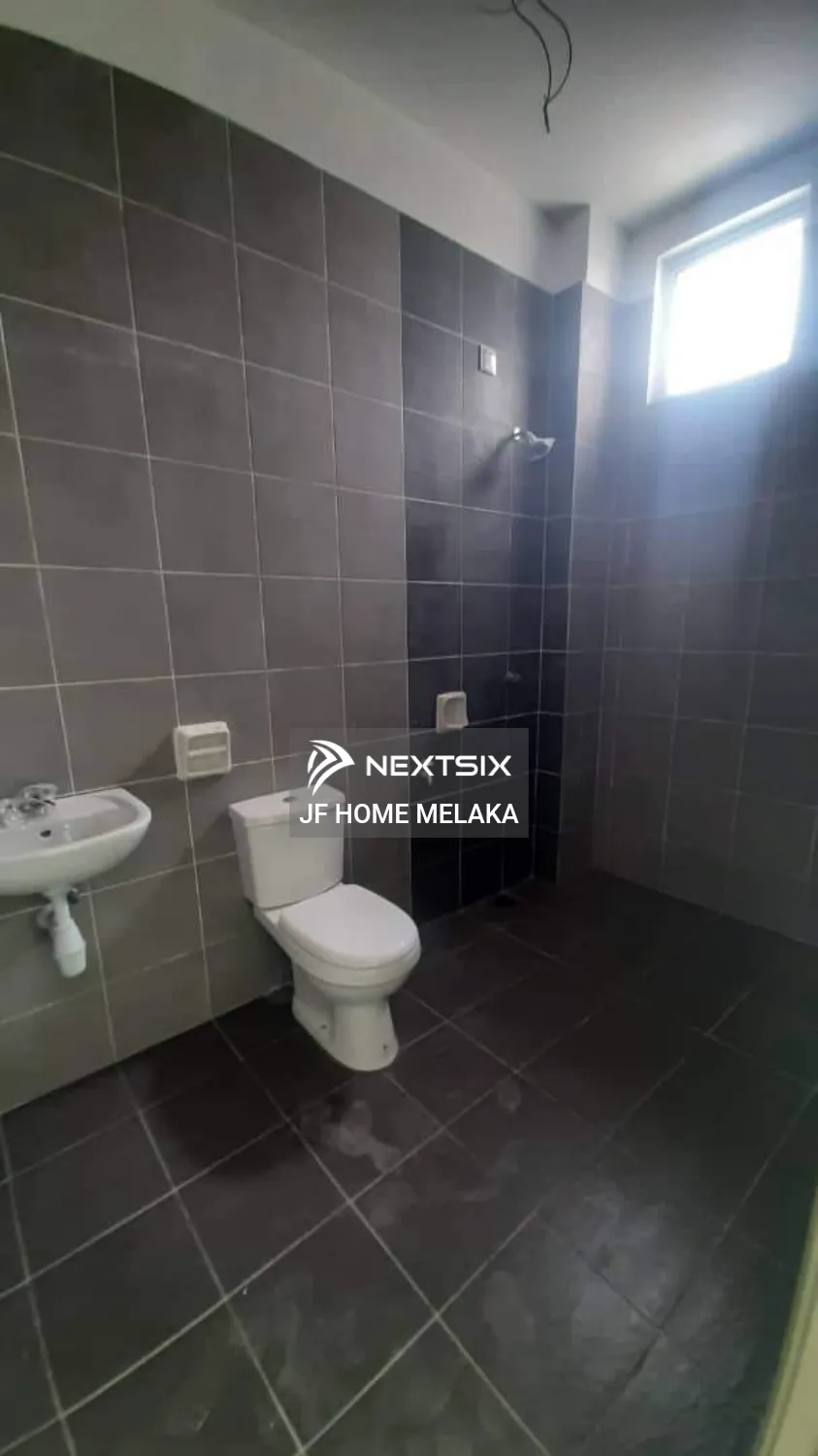 2-sty Terrace/Link House For Sale in Muar Johor - Image 6