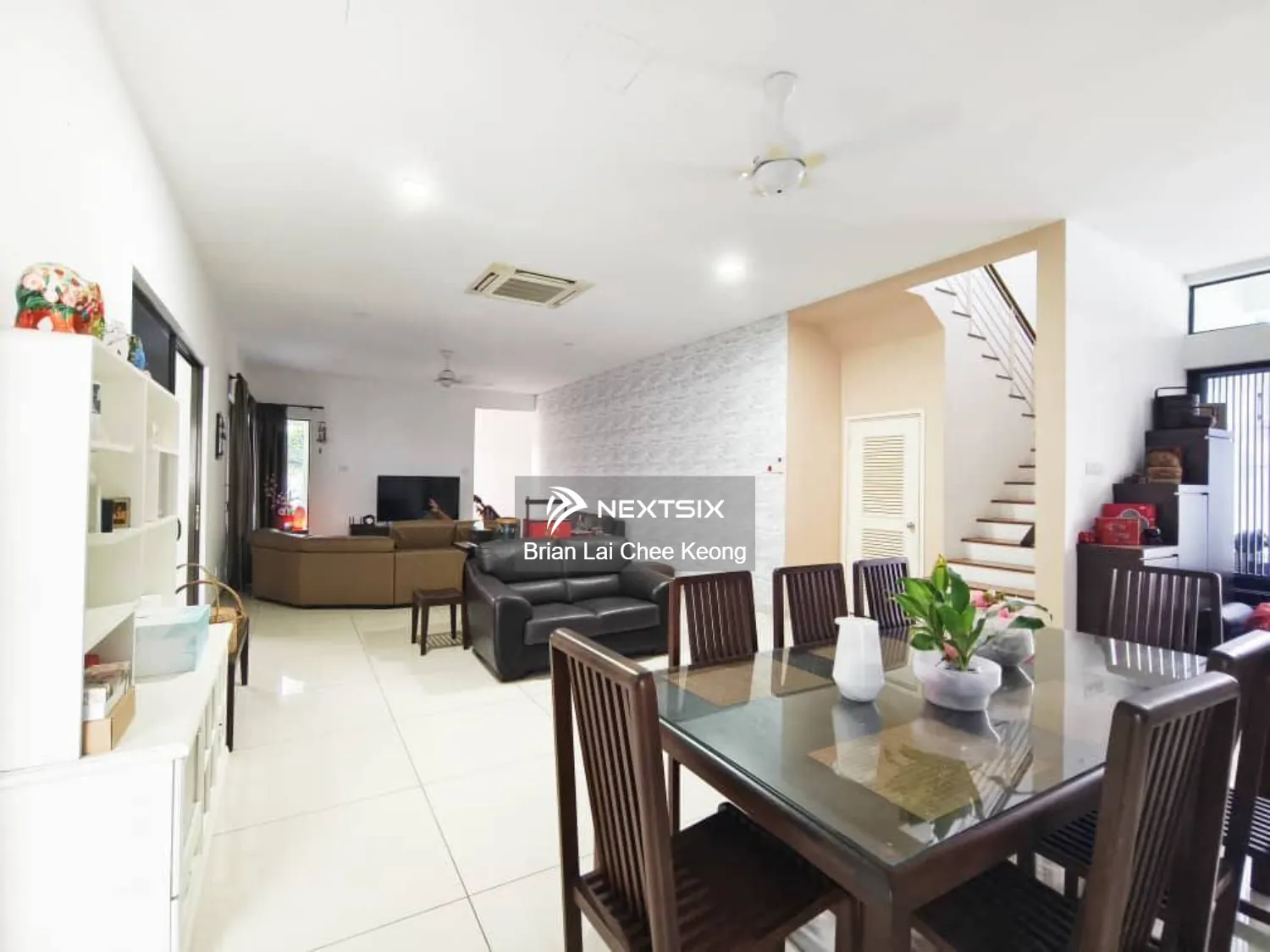 2 Storey Adda Heights / Corner Lot / Fully Furnish / Renovate / Extend
