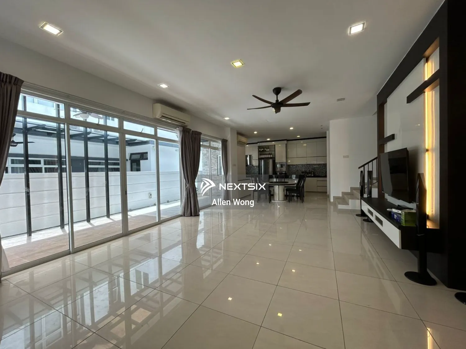 Horizon hill cluster house