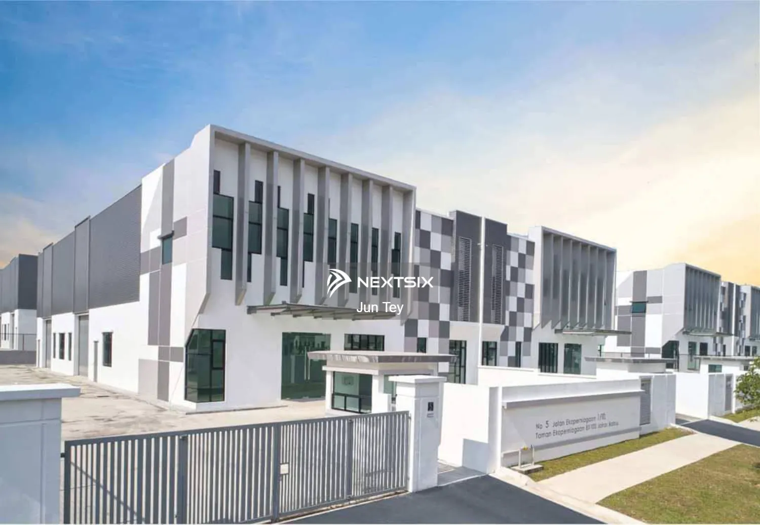 Eco Business Park 1 Corner Factory Rare Unit For Sale!!