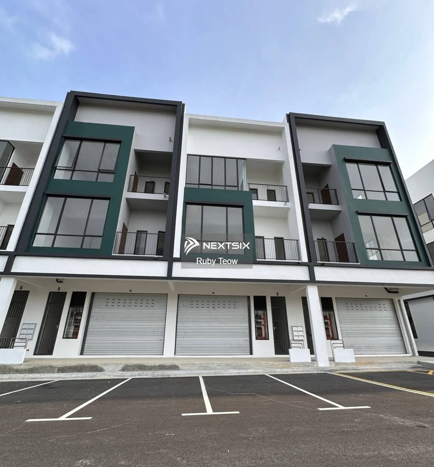 Crest Austin @ Emerald 2 - 3 Sty Shop Lot For Sale