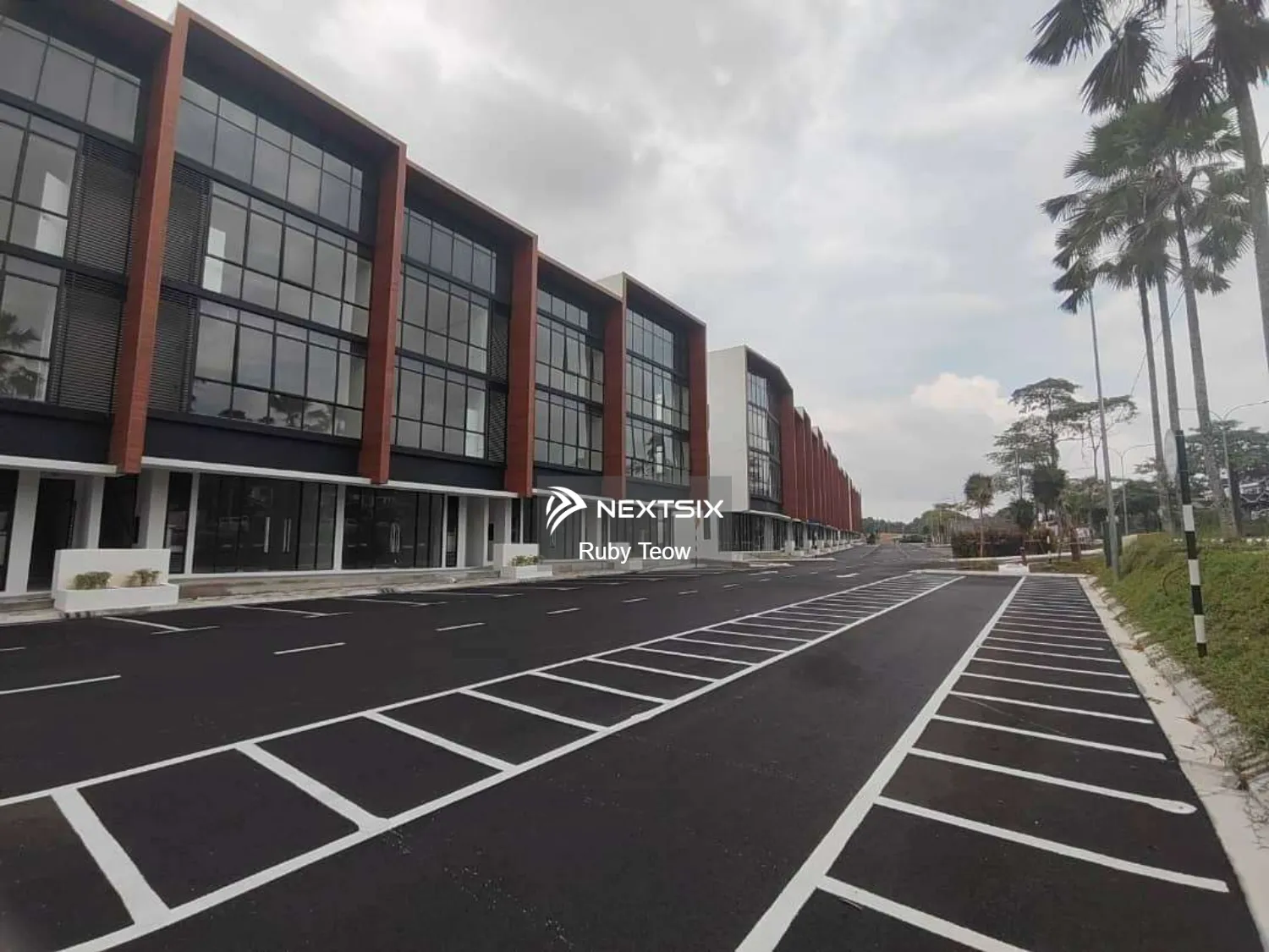 Business Boulevard - 3 Sty Shop Lot (GF) For Rent