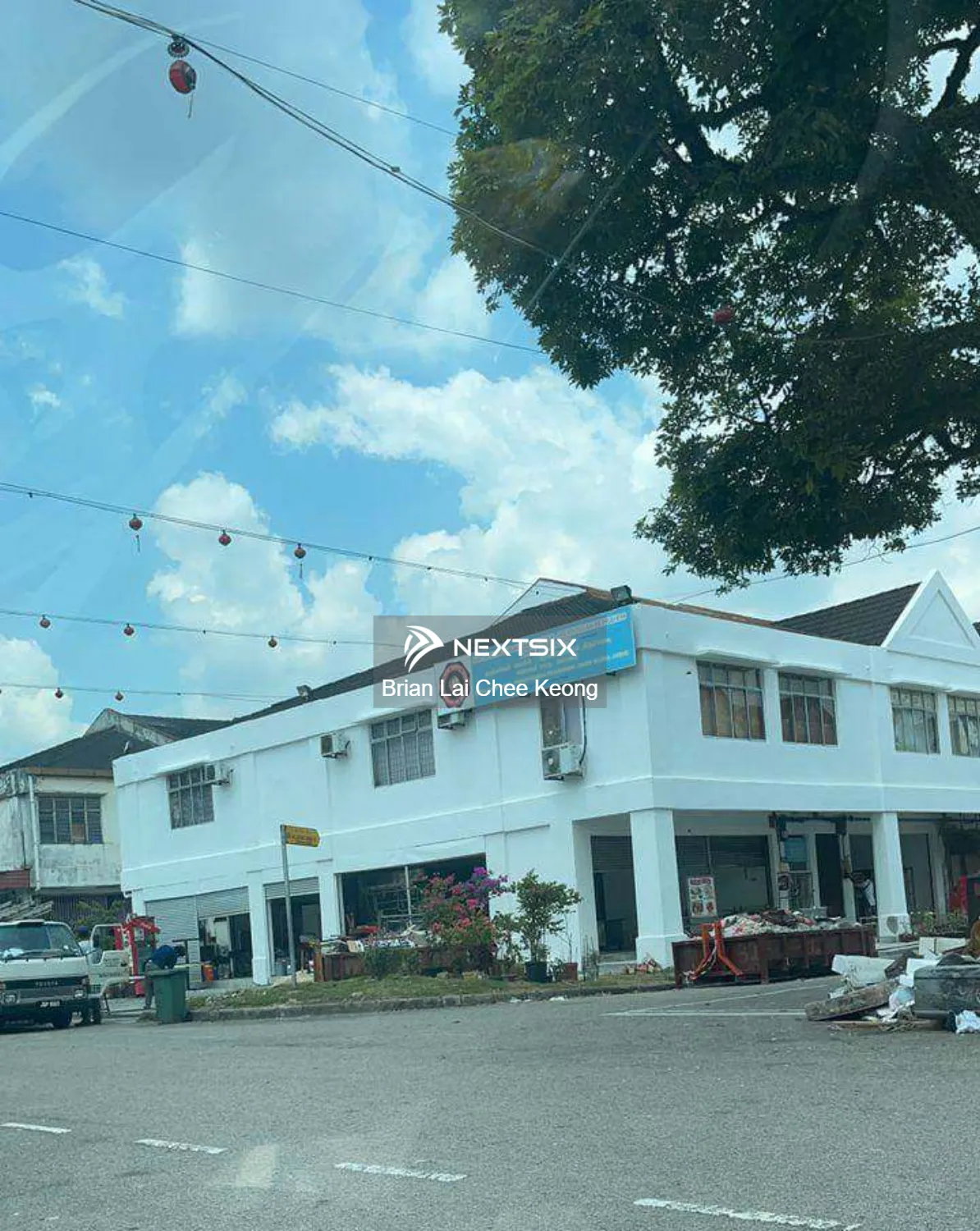 2-Storey Corner & Intermediate Adjoining Shop Lots in Putri Wangsa