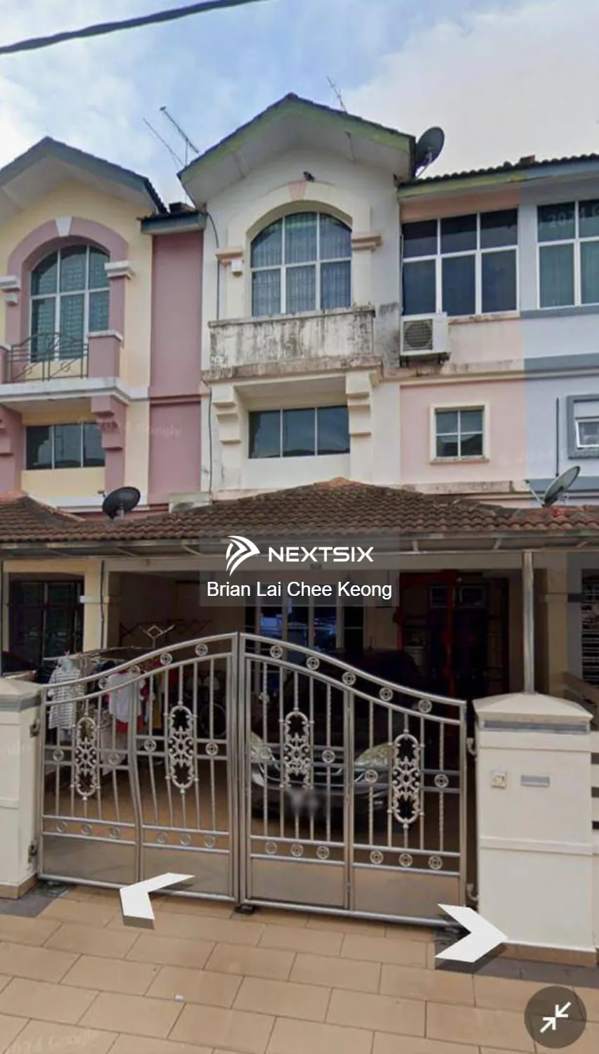 3 Storey @ Jalan Cengal / Bandar Putra / Kulai / 5 Bed & 4 Bath