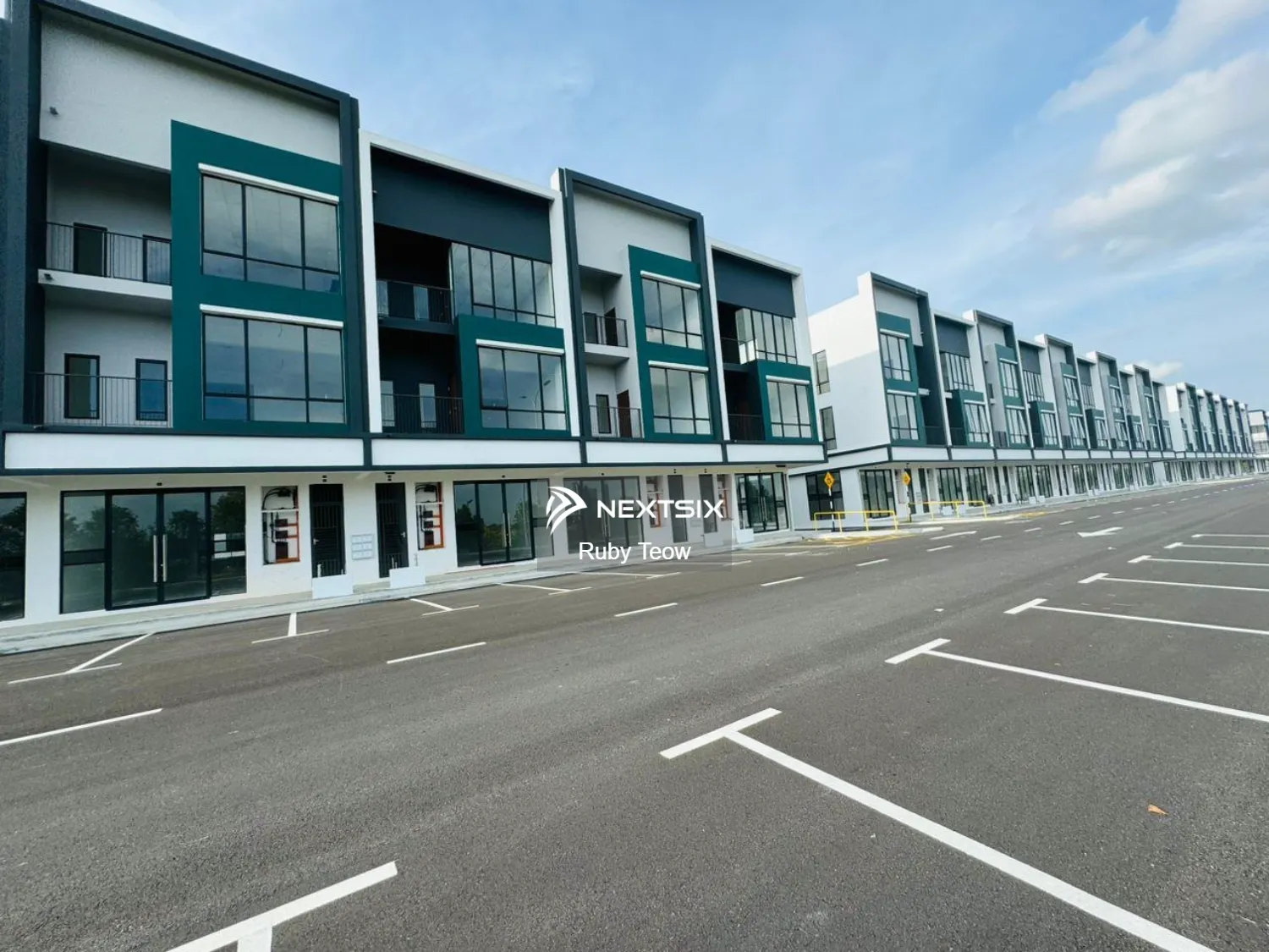 Crest Emerald - Brand New 3 Sty Shop (Intermediate) Lot For Rent