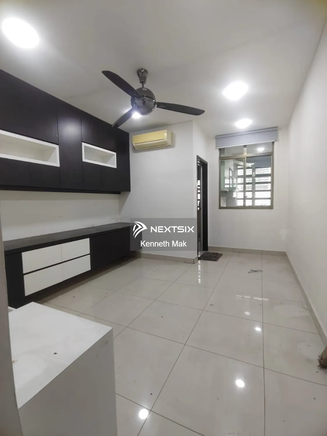 Double Storey Superlink @ Molek Grove Taman Molek - 5 Min walk to Maslee
