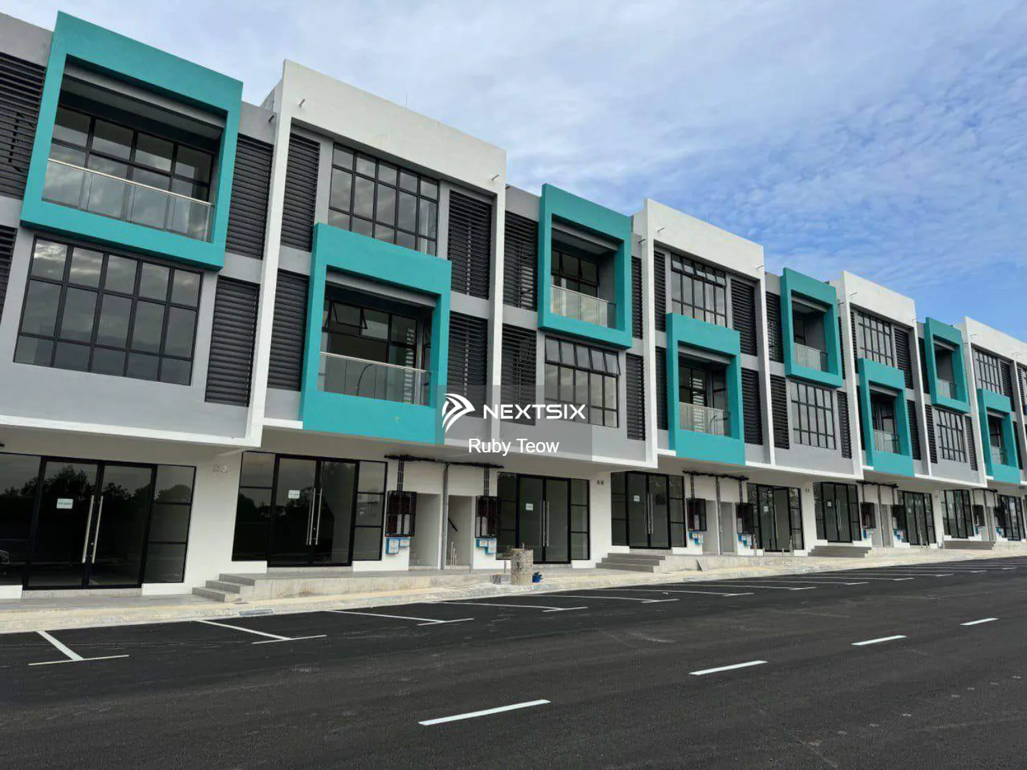 Bukit Indah - Brand New 3 Sty Shop Lot (Intermediate) For Rent