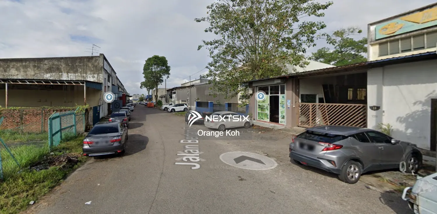 1.5 Storey Semi-D Factory @ Taman Daya For Sale