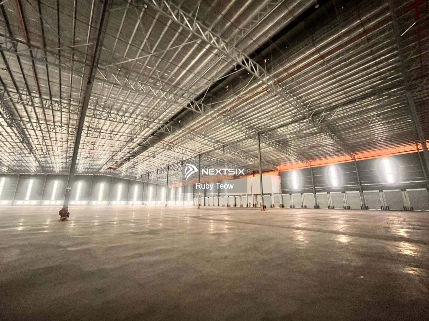Senai Idaman - Warehouse with Mezzanine Floor Office for Rent