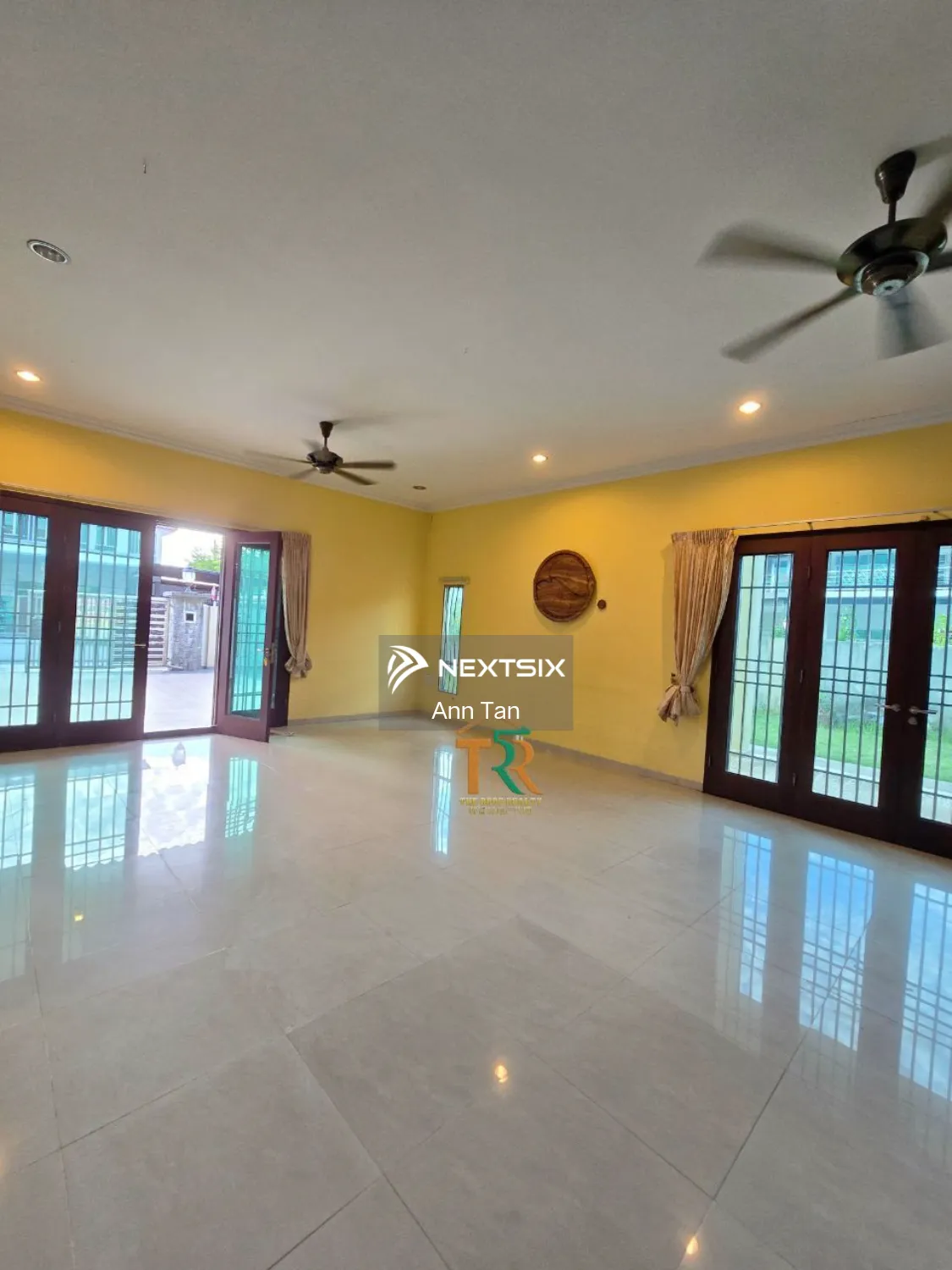 Double storey terrace corner house