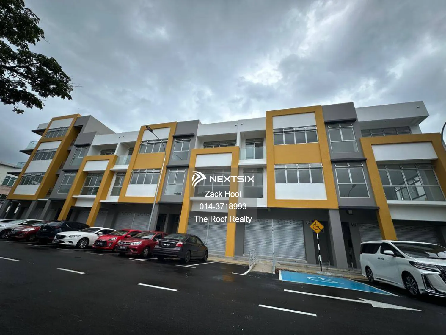 Taman Molek @ Molek Hub Brand New 3 Storey joining unit Shoplot for rent 全新3层店面2间出租