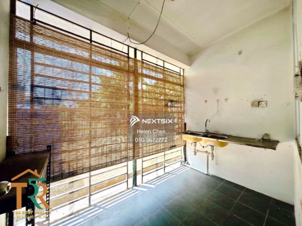 Semi-detached House For Sale in Kuching Sarawak - Image 12