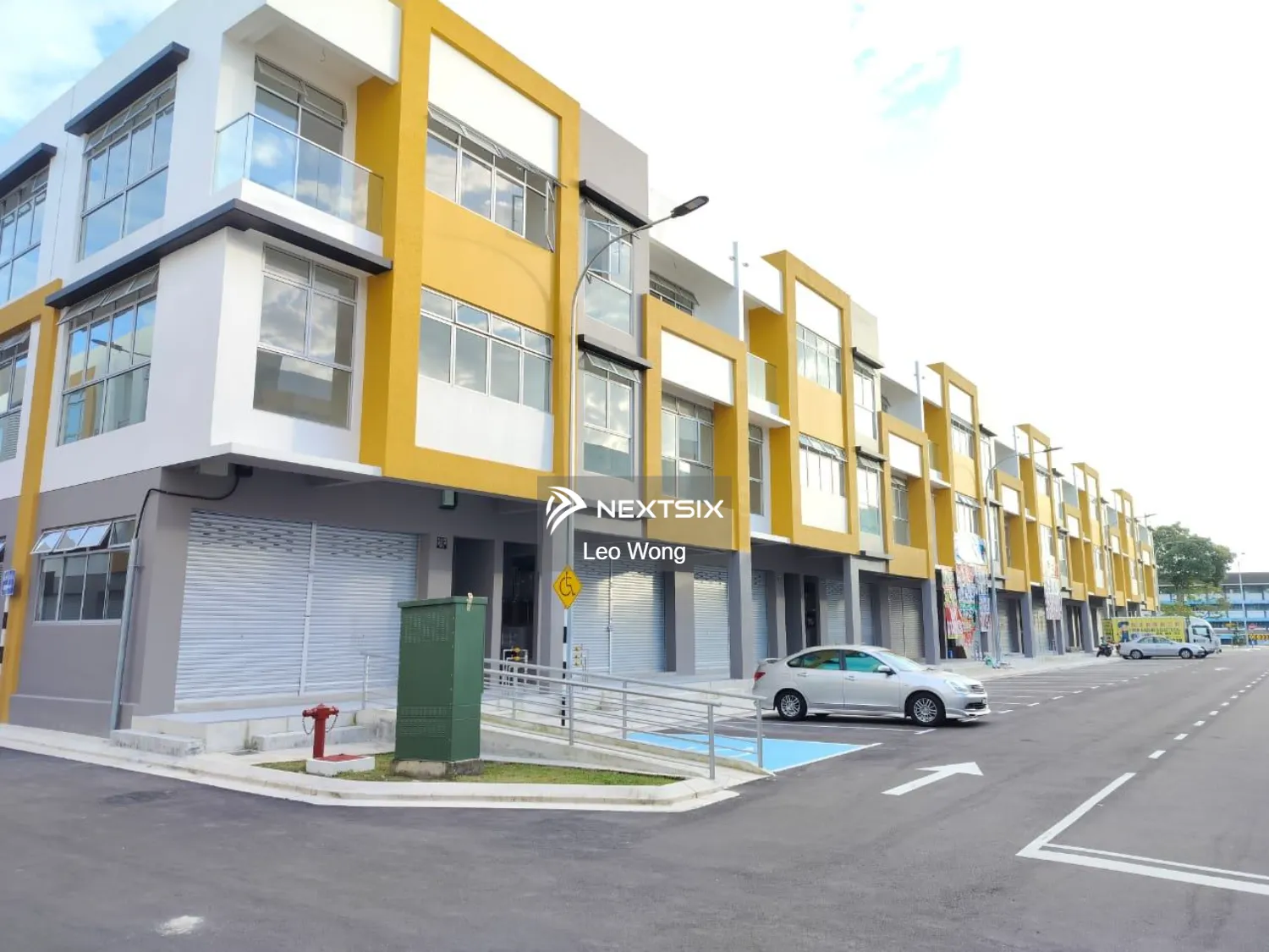 Molek Hub @ Taman Molek 3 Storey Shoplot