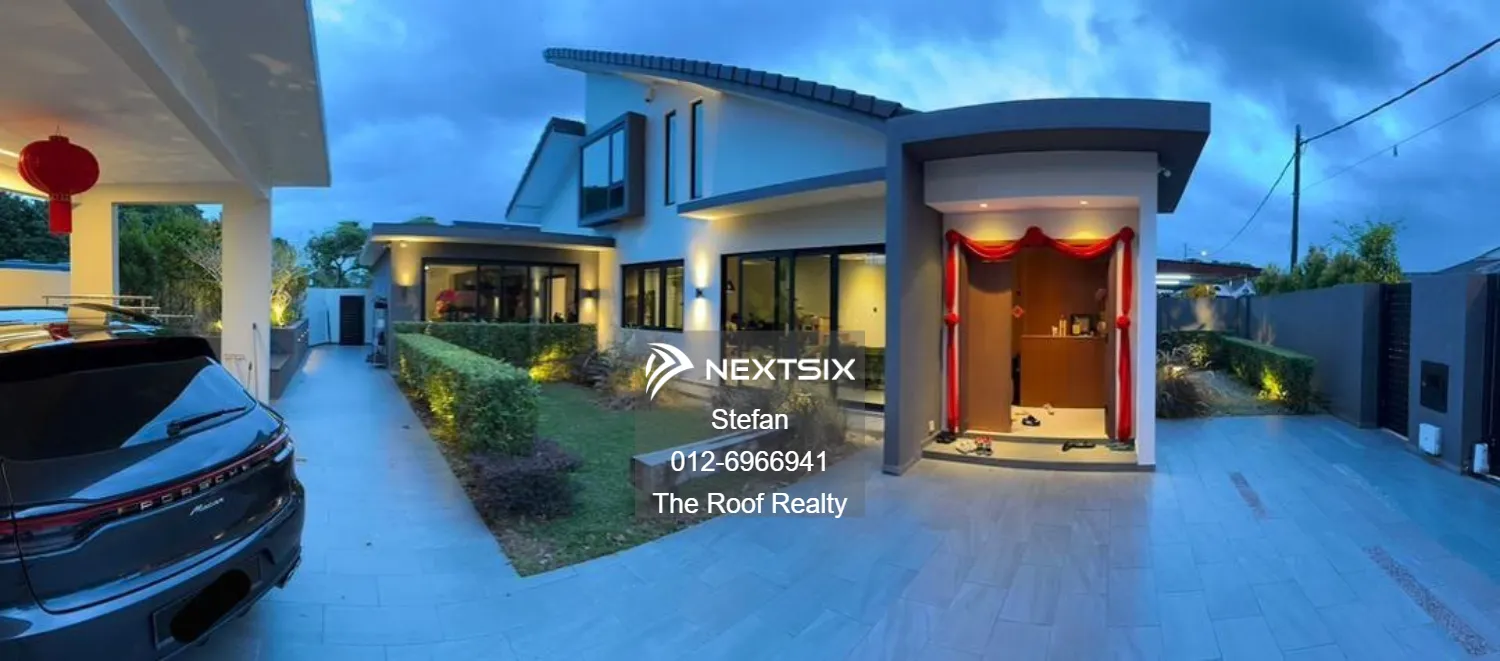 Taman Molek 3 1.5 Storey Huge Terrace Corner , Fully Renovated